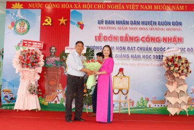 Lễ đón bằng công nhận trường đạt chuẩn quốc gia mức độ I